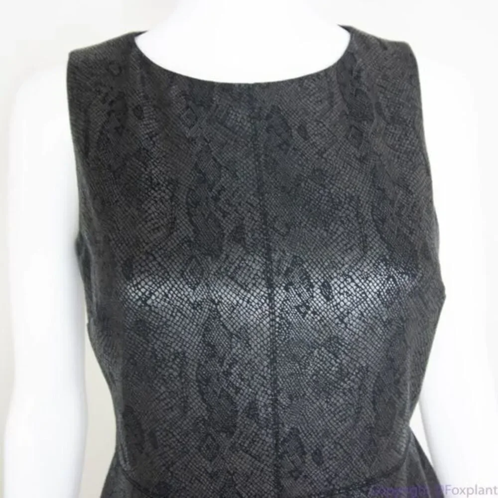 Donna Morgan or crewneck black